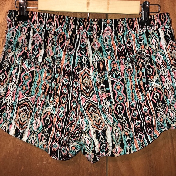 Patterned shorts - Picture 2 of 3